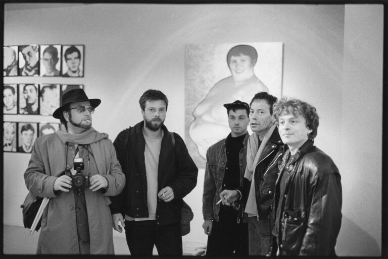 Vernissage de l’exposition Icônes du temps présent (avec D. Barras, M. Journiac, et J. Miège), Galerie J & J Donguy, Paris, le 15 novembre 1988 © Droits réservés