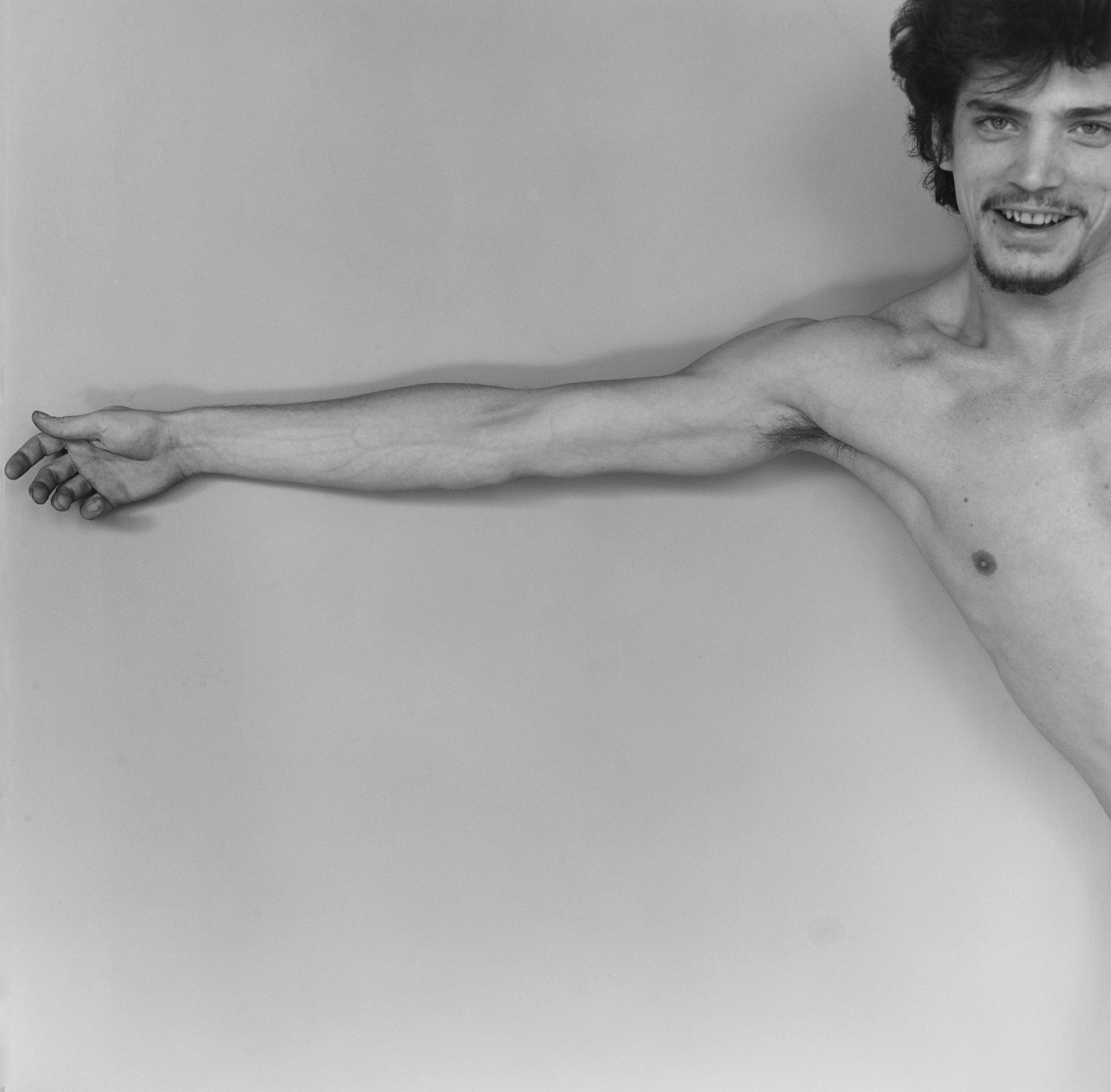 Robert Mapplethorpe, Autoportrait, 1975, photographie, épreuve gélatino-argentique © Droits réservés