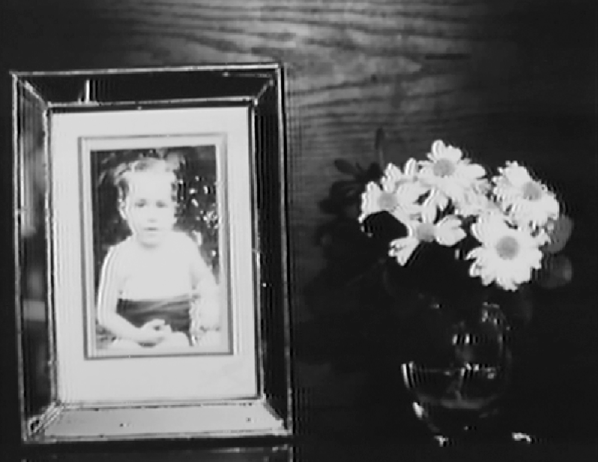 Renée et Robert Journiac, Autel domestique du fils ou du frère mort, vidéogramme extrait de l'interview filmée entre Michel Journiac et Jean-Luc Monterosso, 1993