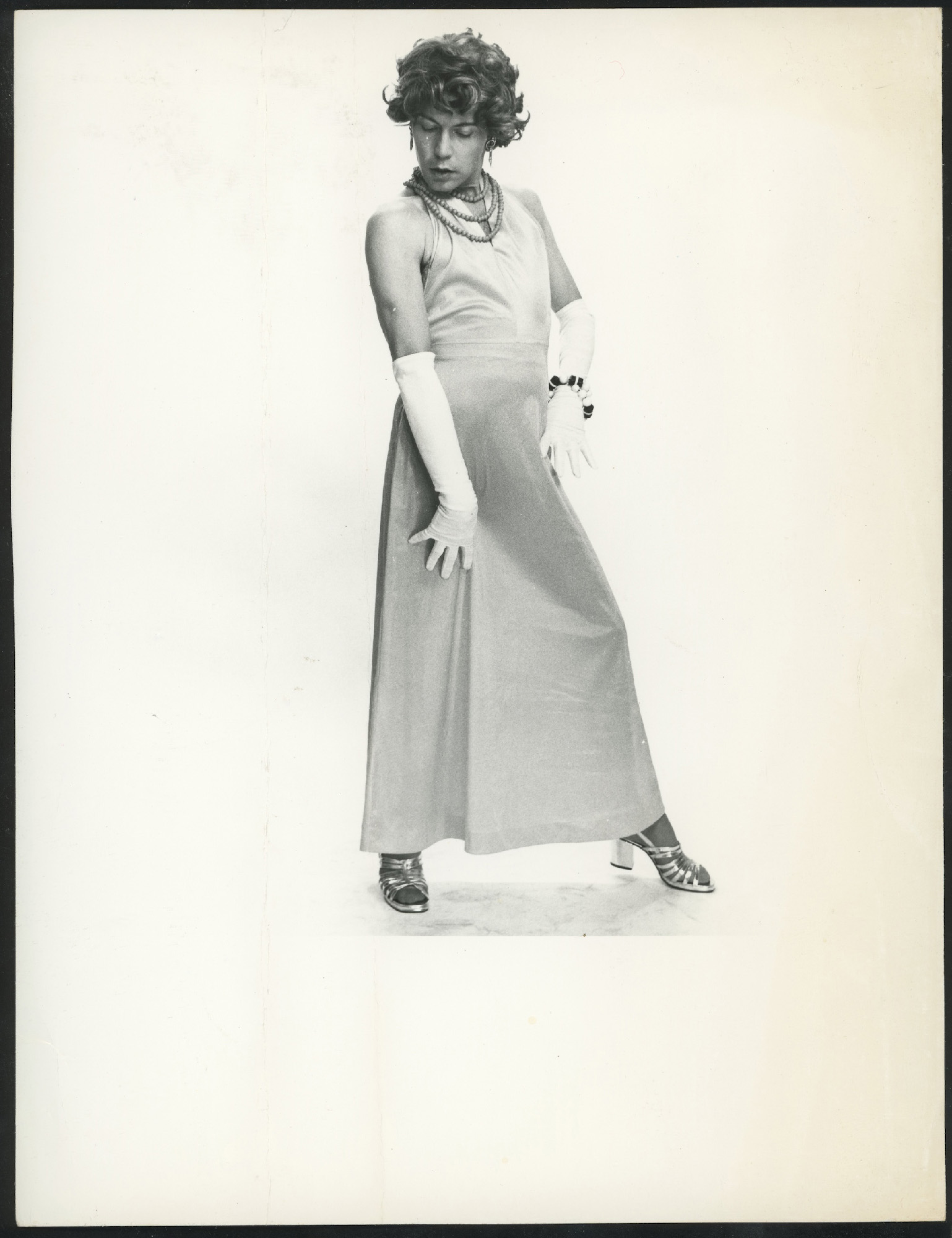 Michel Journiac, La Covergirl (version 3), 24 heures dans la vie d’une femme (Fantasmes), 1974. Vintage gelatin silver print on paper, 24 × 18.3 cm. Courtesy of Galerie Christophe Gaillard © ADAGP Michel Journiac