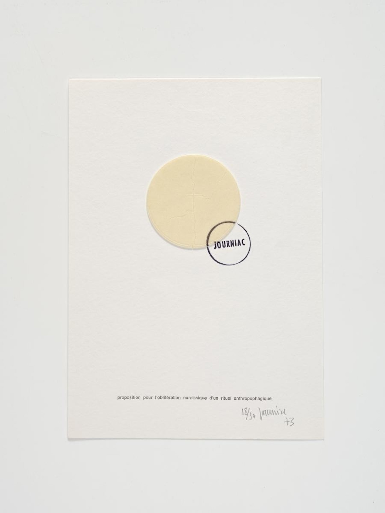 Michel Journiac, Proposition pour l'oblitération narcissique d'un rituel anthropophagique, 1973, hostie et tampon encreur sur page imprimée, 29,4 × 20,5 cm, éd. 18/30 (multiple), Coll. MAMCO (Inv: 2021-126), https://www.mamco.ch/fr/1017/Catalogue/4713/Michel-Journiac-Proposition-pour-l-obliteration-narcissique-d-un-rituel-anthropophagique-1973